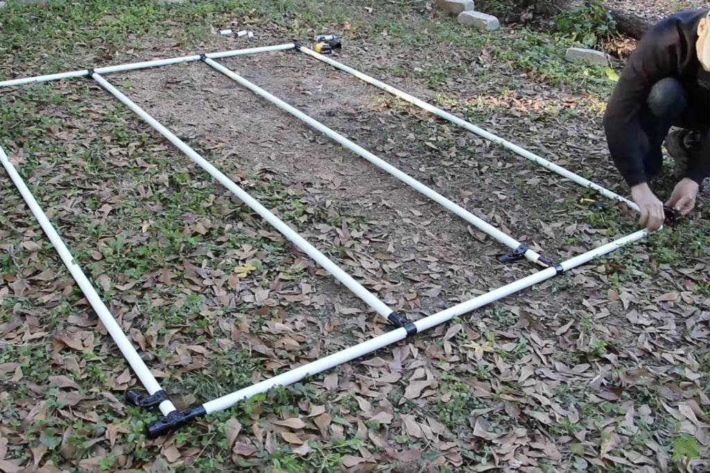 DIY greenhouse roof pipe structure