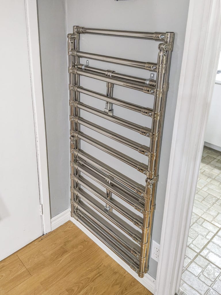 Wall-mounted clothes drying rack