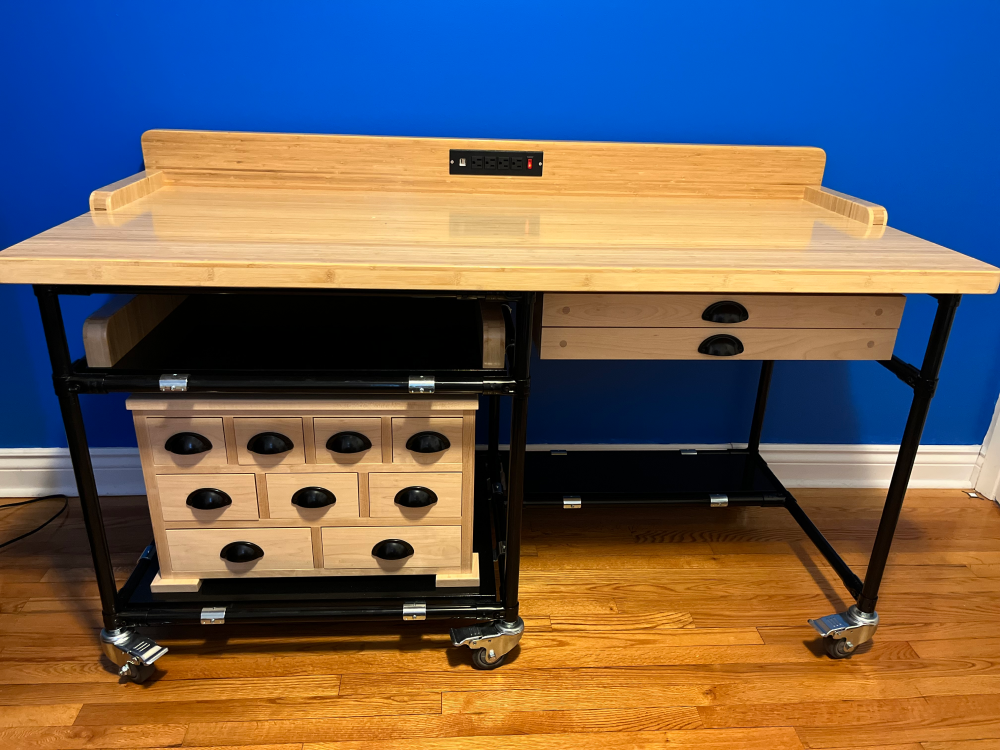 DIY work desk with woodworking by Michel