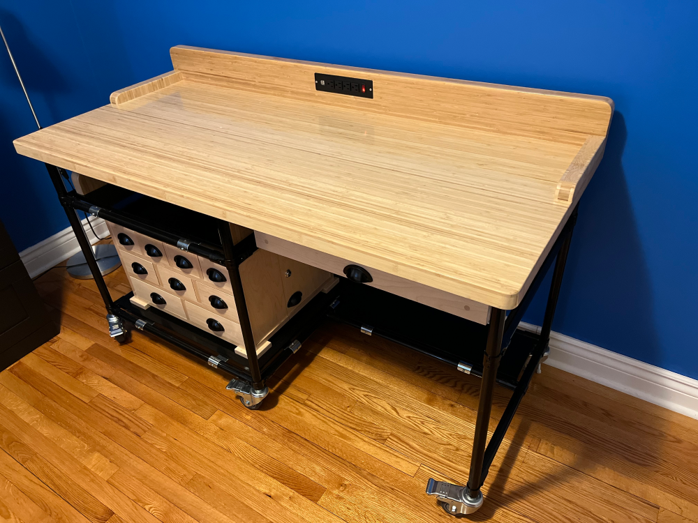 DIY work desk with woodworking by Michel